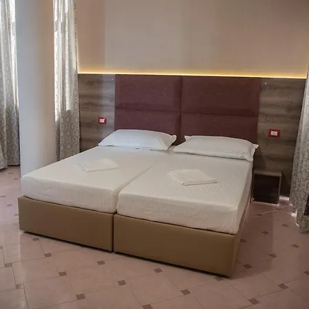 호텔 Inn Hotel 3*